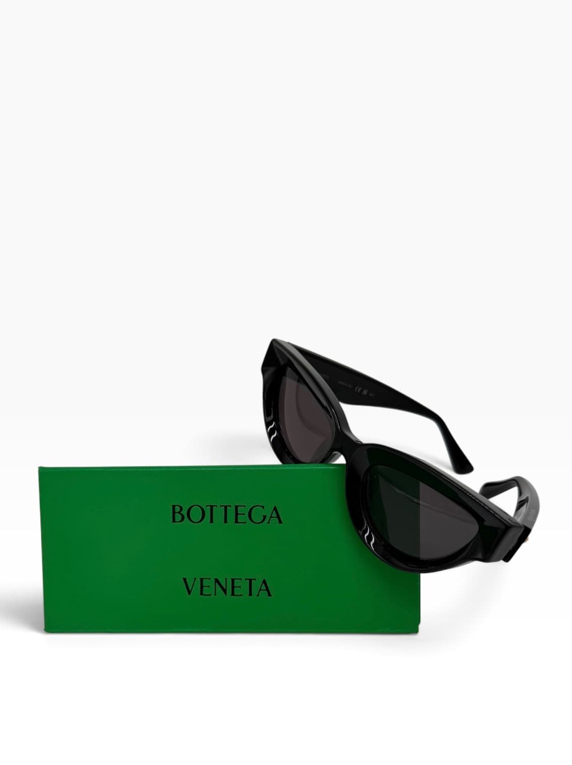 Bottega Veneta Bottega Veneta Cat-Eye Sunglasses Black
