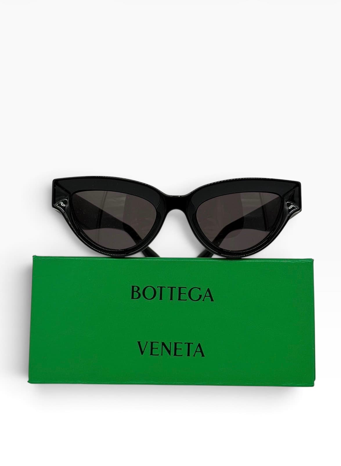 Bottega Veneta Bottega Veneta Cat-Eye Sunglasses Black
