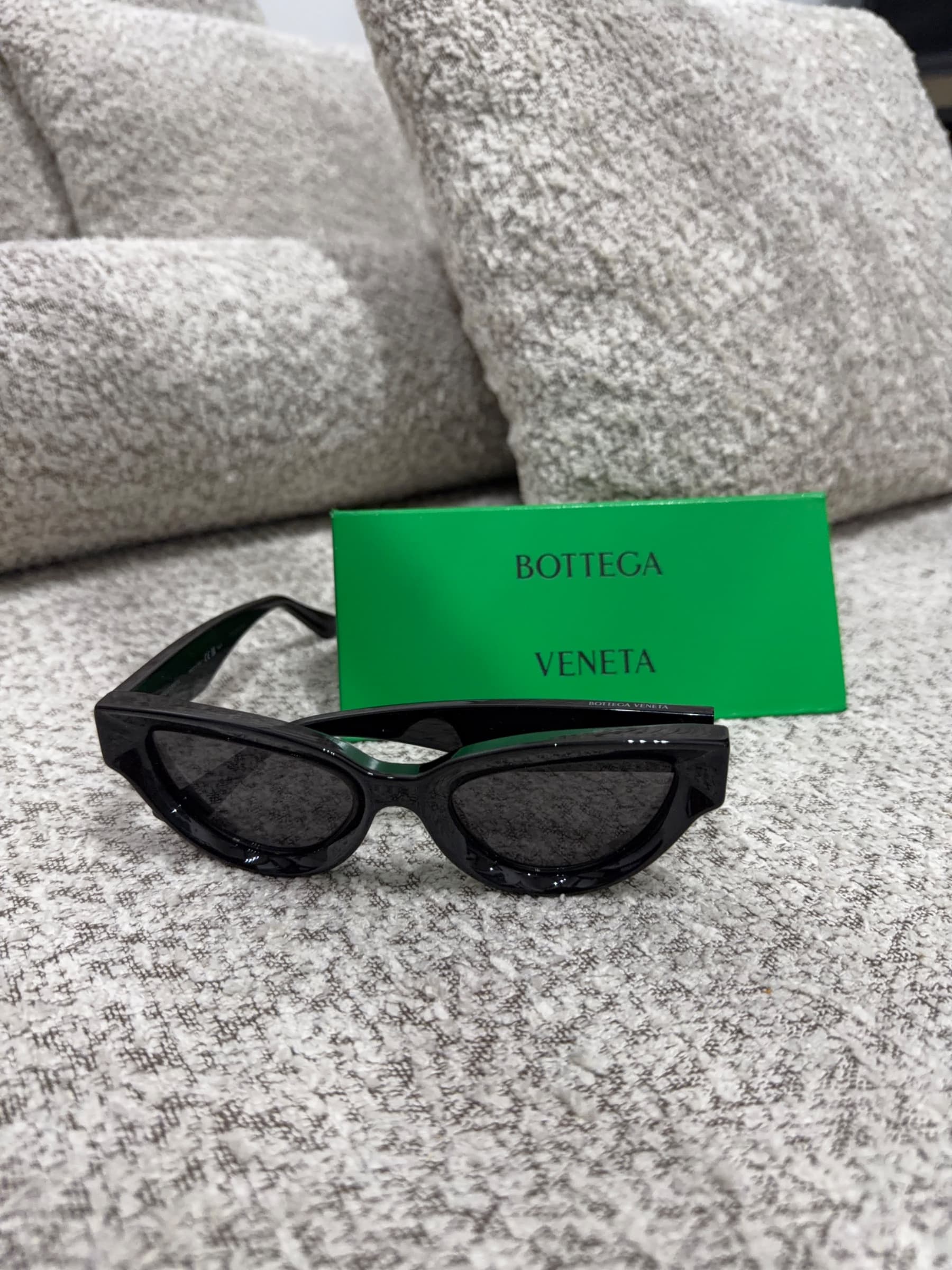 Bottega Veneta Bottega Veneta Cat-Eye Sunglasses Black